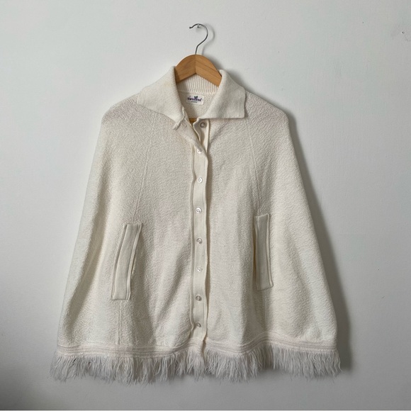 Vintage 70s Hand Knit Pure White Shawl Sweater with Collar and Fraying OSFM - Picture 2 of 4